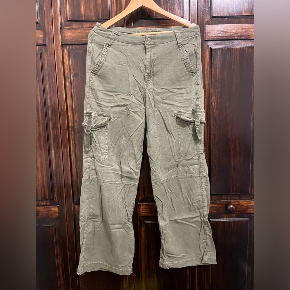 Women’s American Eagle Cargo Pants